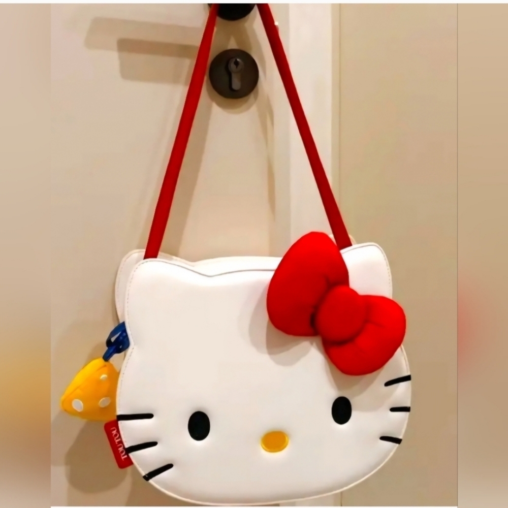Hello Kitty White Crossbody Bag with Red Bow and Strap - Picture 9 of 9